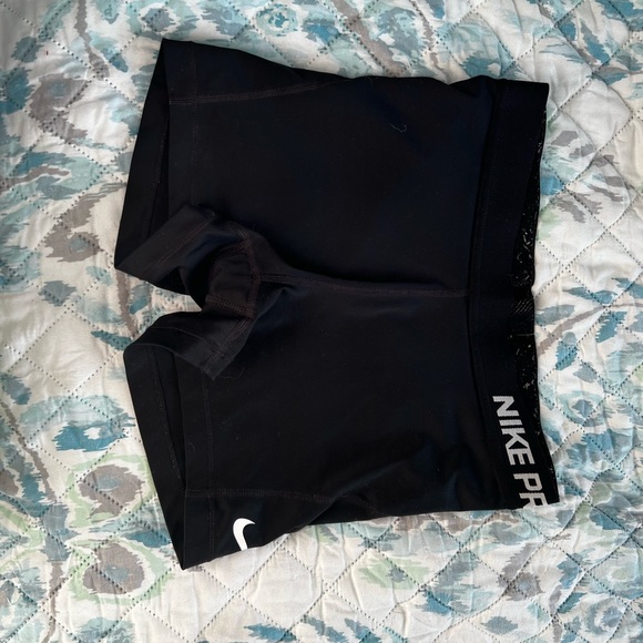 Mix of sweaters, long sleeves, and shorts !! Msg me & i can post individually - Picture 14 of 16